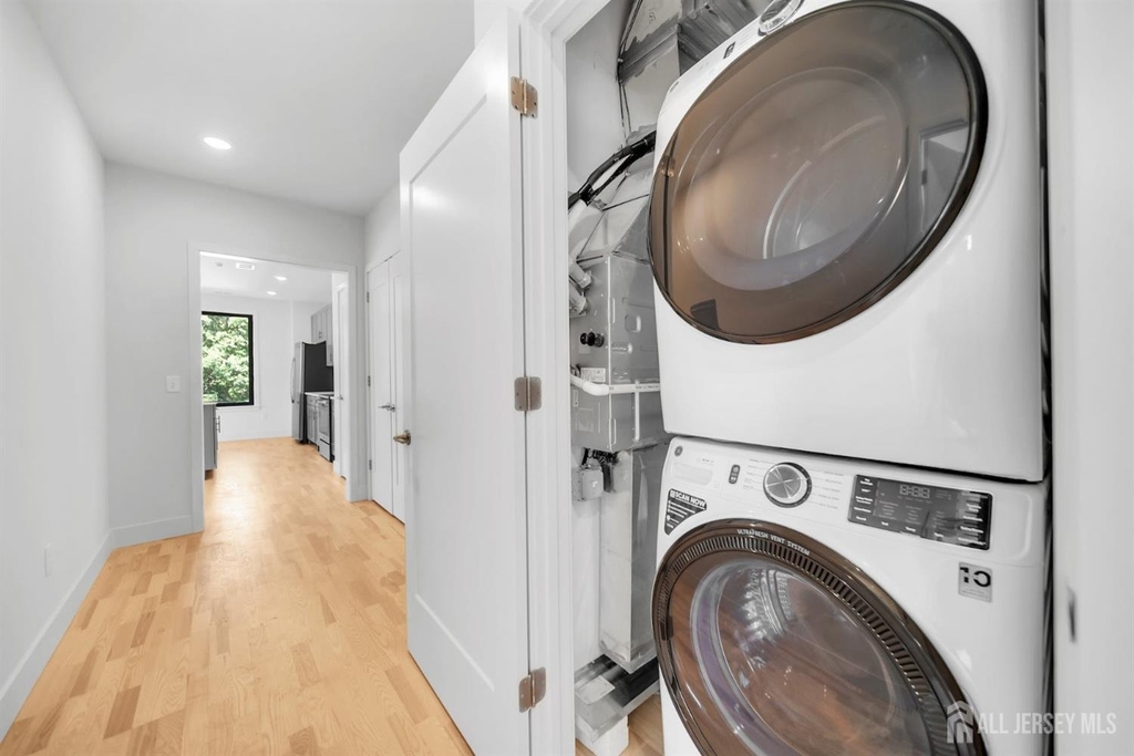 1037 Amboy Avenue - Photo 4