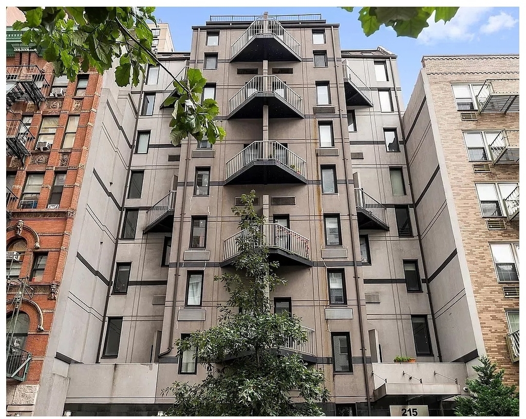 215 E 81st Street - Photo 4