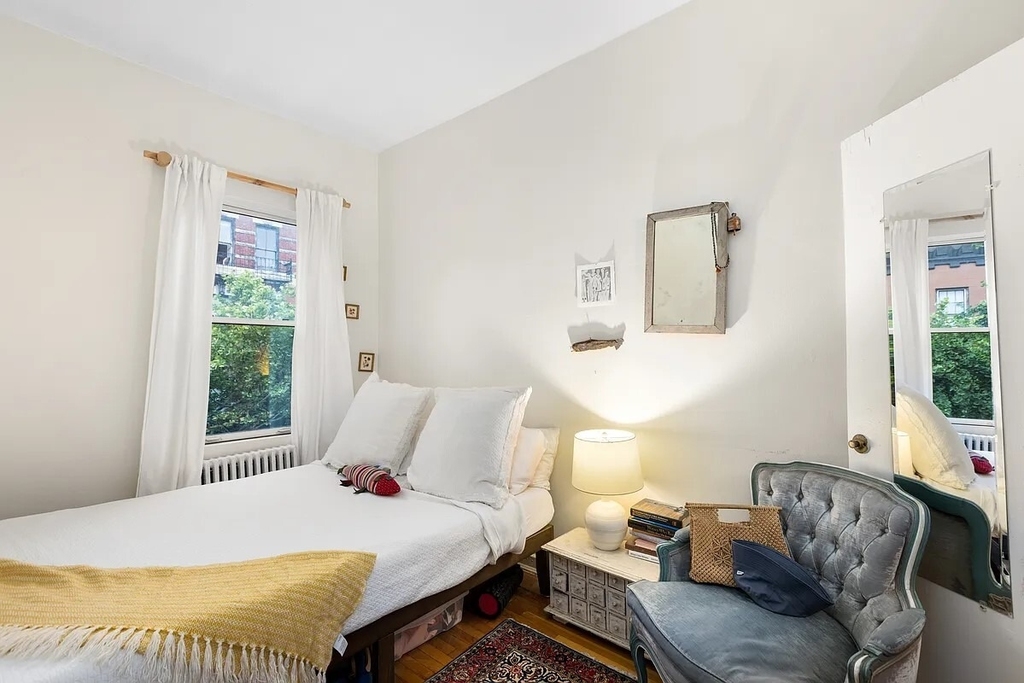 68 Perry Street - Photo 1
