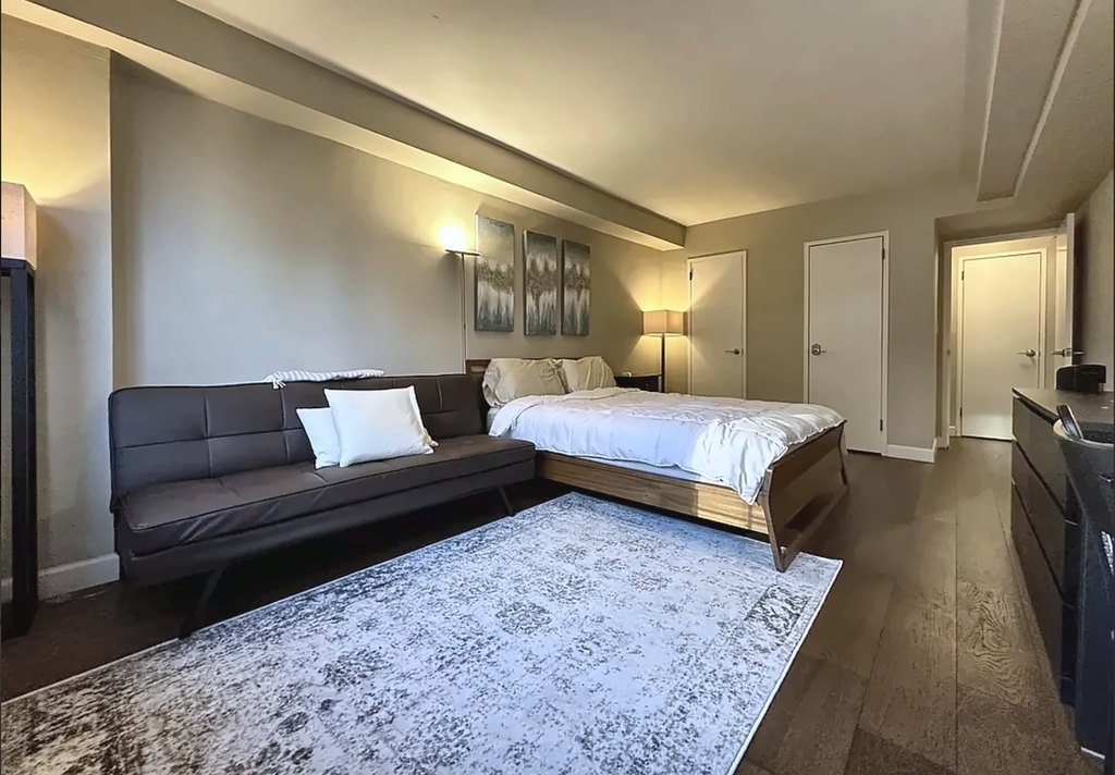 120 E 90th Street - Photo 1