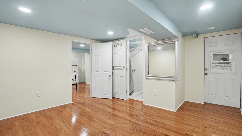 17-35 Stephen Street - Photo 2