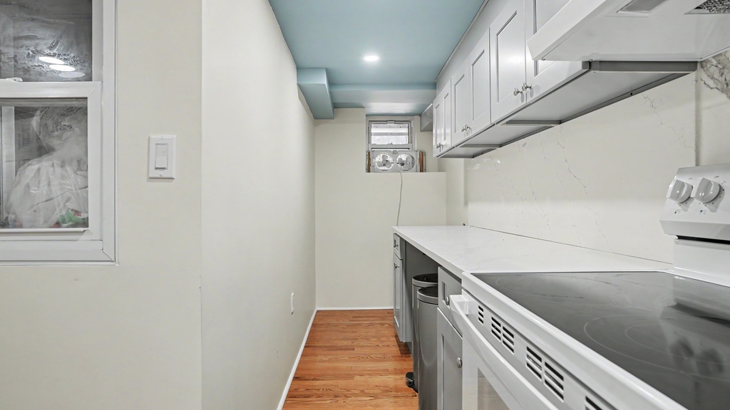 17-35 Stephen Street - Photo 6