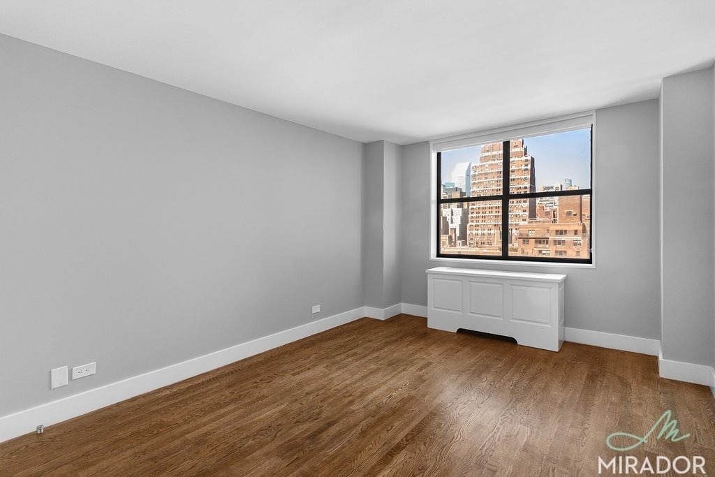 330 E 39th Street - Photo 4