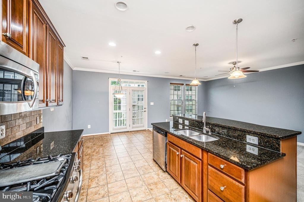 2515 Eastbourne Drive - Photo 7