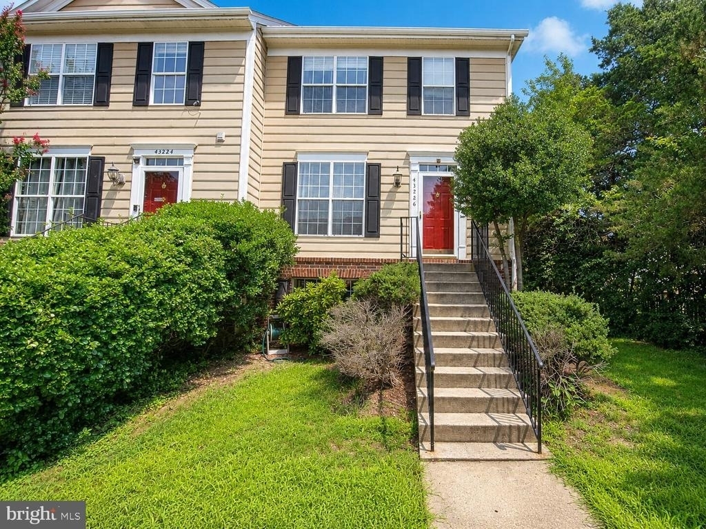43226 Kelly Terrace - Photo 0