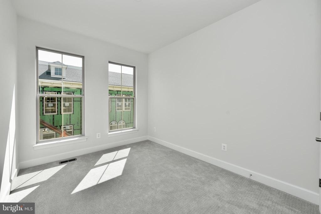 20686 Glenmont Terrace - Photo 17