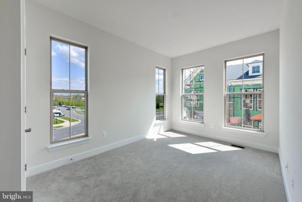 20686 Glenmont Terrace - Photo 18