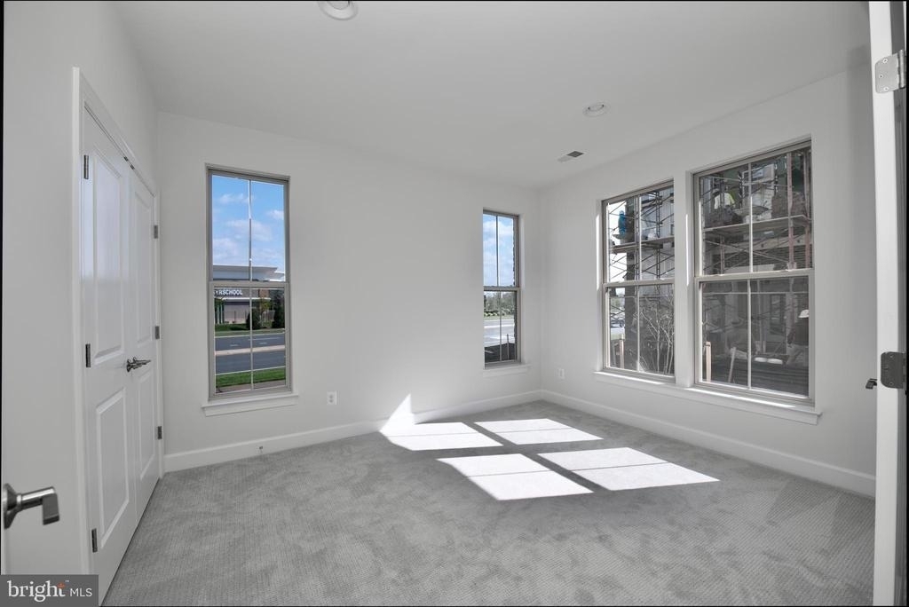 20686 Glenmont Terrace - Photo 13