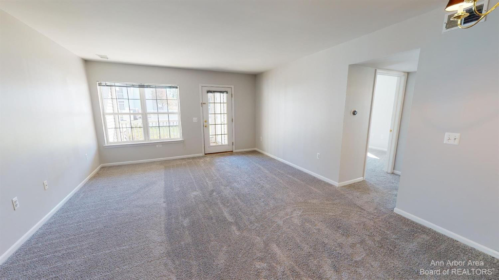 2785 S Knightsbridge Circle - Photo 4