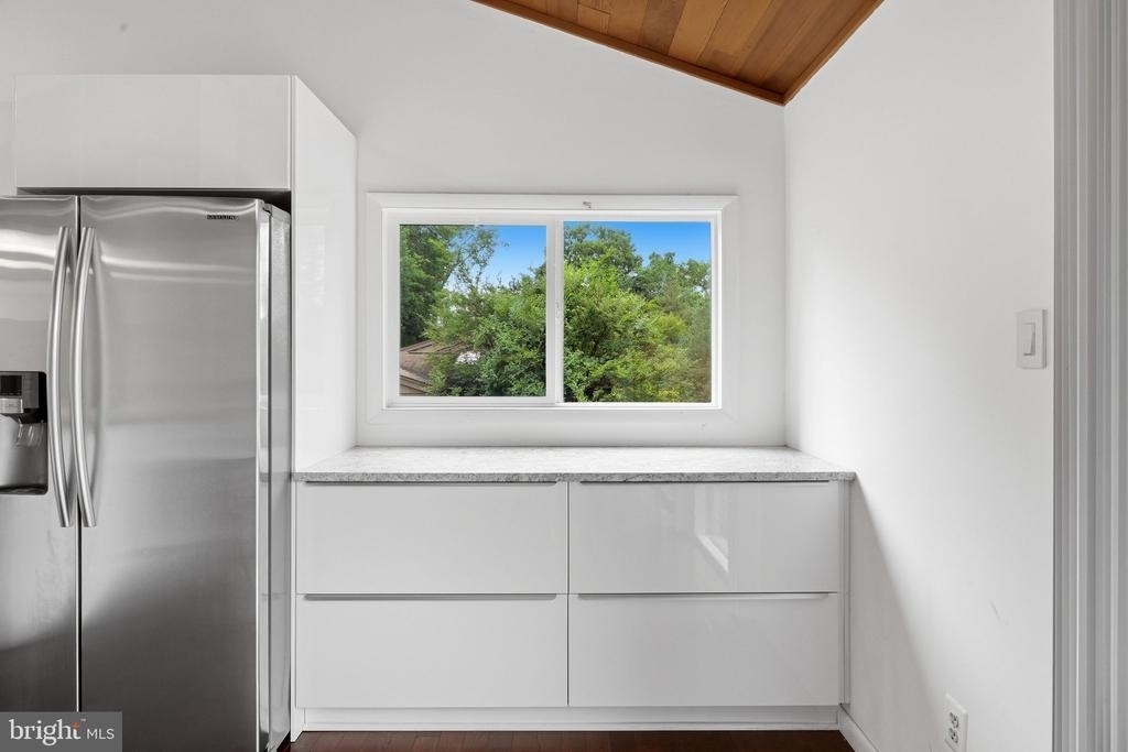 8811 Burbank Road - Photo 14