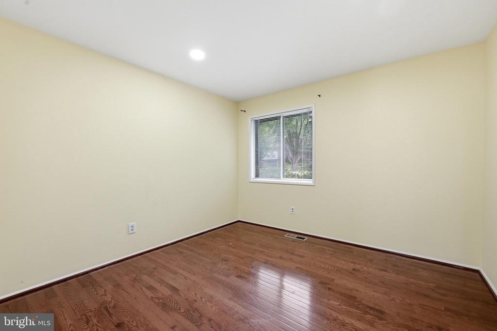 8811 Burbank Road - Photo 26