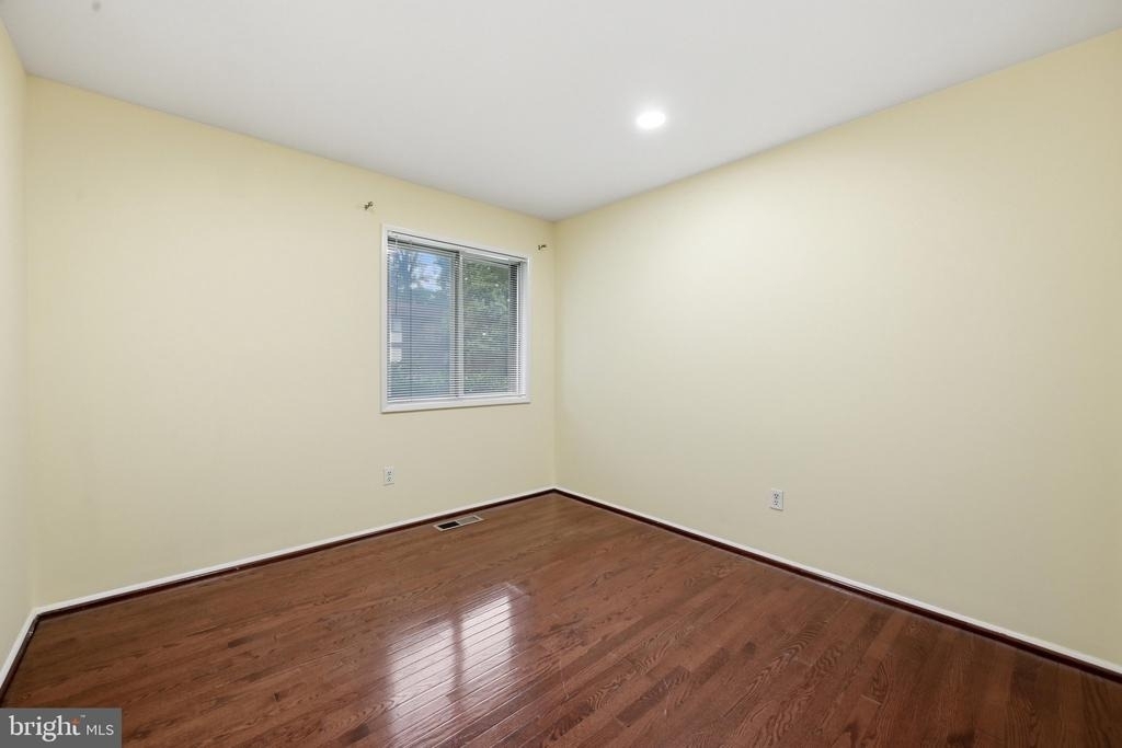 8811 Burbank Road - Photo 28
