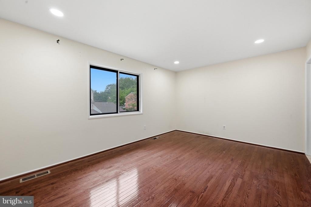 8811 Burbank Road - Photo 30