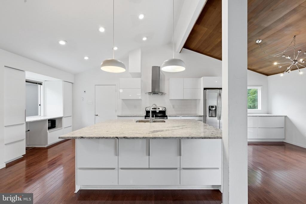 8811 Burbank Road - Photo 8