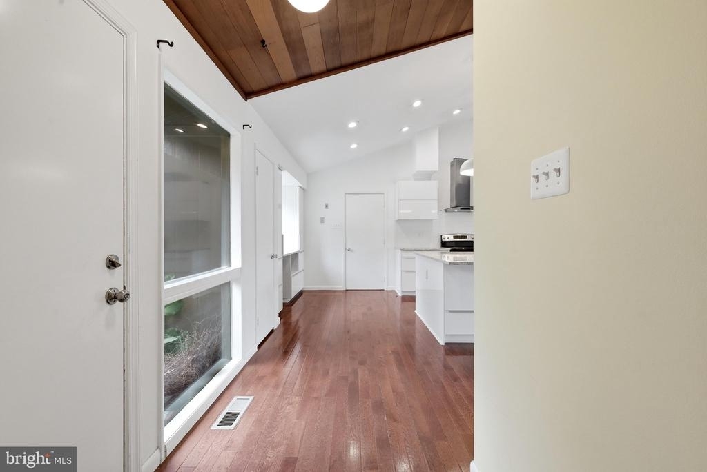 8811 Burbank Road - Photo 6