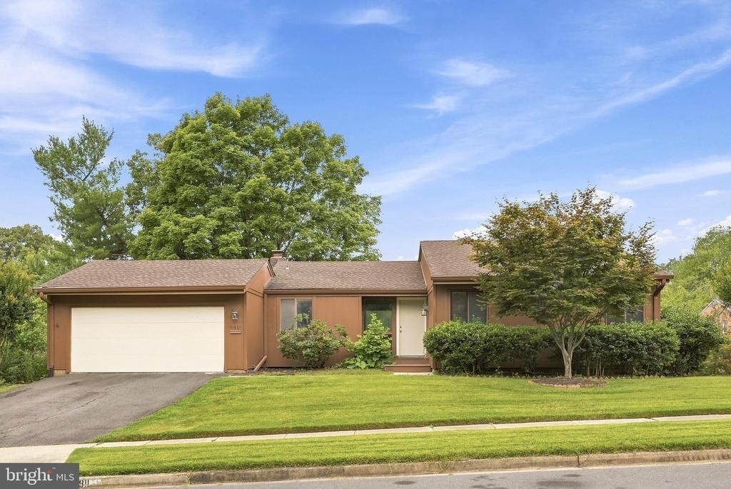 8811 Burbank Road - Photo 3