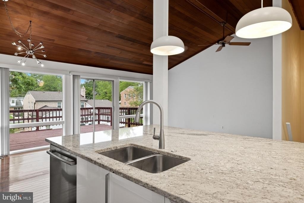 8811 Burbank Road - Photo 13