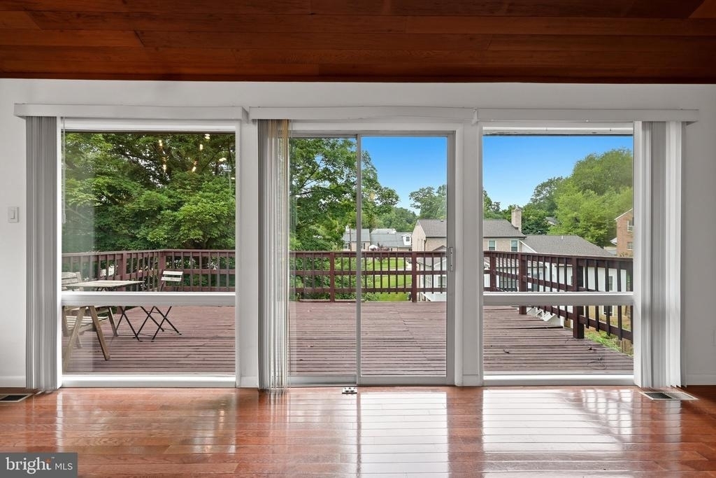 8811 Burbank Road - Photo 21
