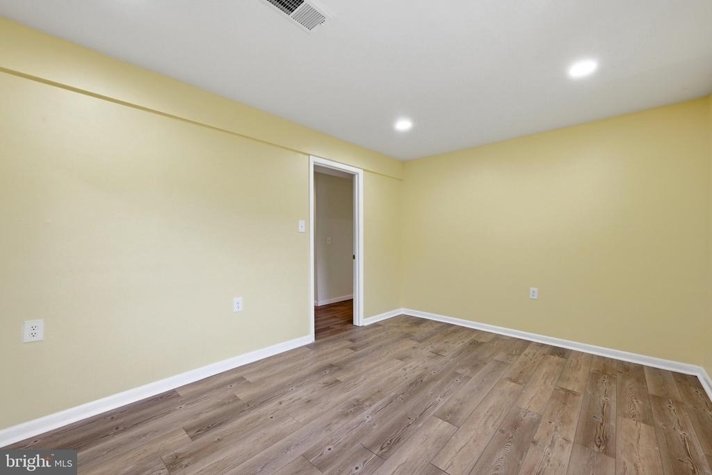 8811 Burbank Road - Photo 41