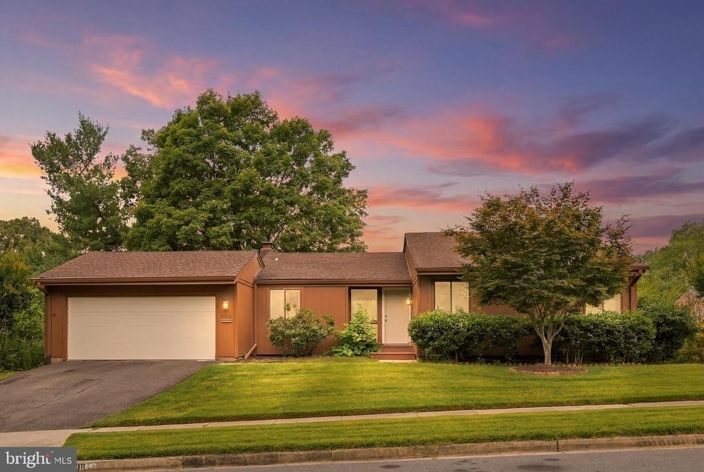8811 Burbank Road - Photo 0