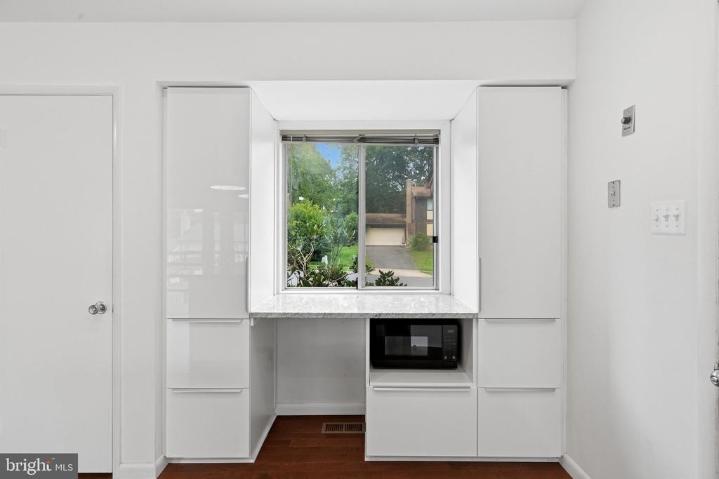 8811 Burbank Road - Photo 12