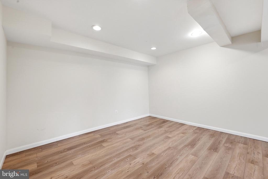8811 Burbank Road - Photo 45