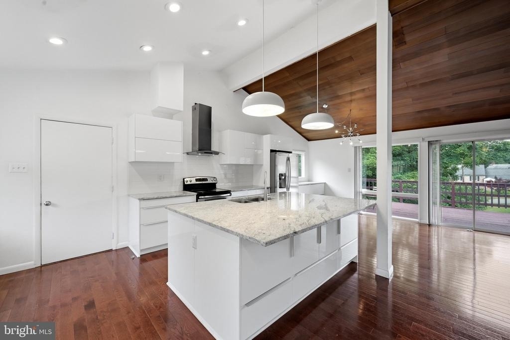 8811 Burbank Road - Photo 7