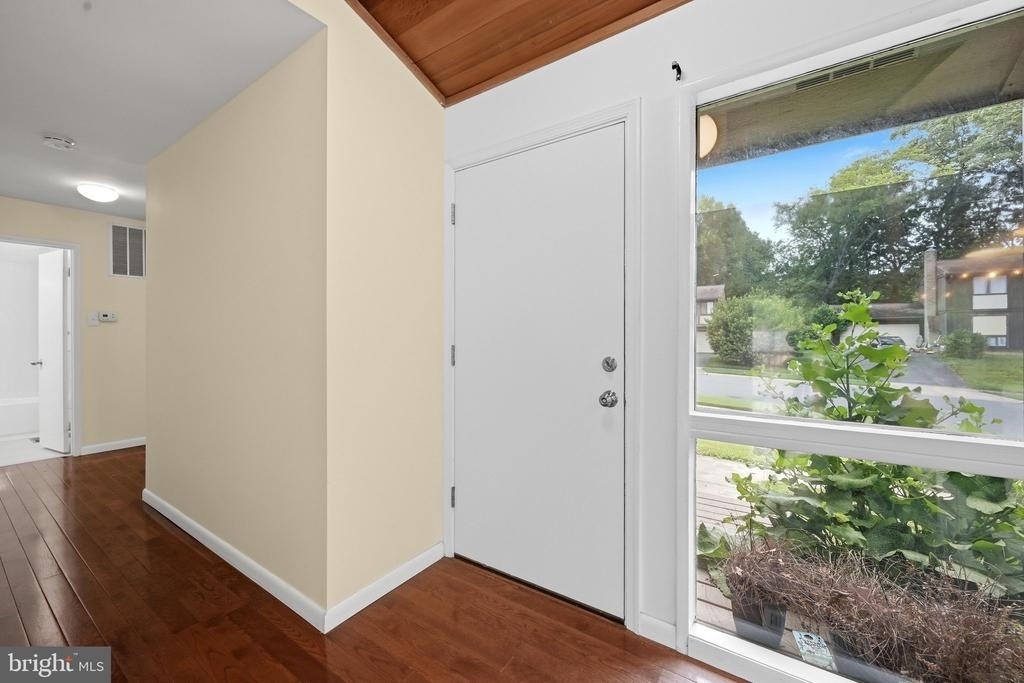 8811 Burbank Road - Photo 5