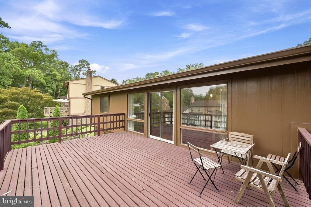 8811 Burbank Road - Photo 22