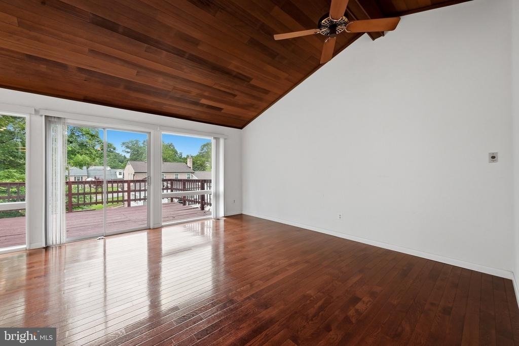 8811 Burbank Road - Photo 19