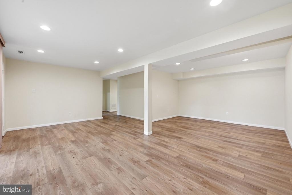 8811 Burbank Road - Photo 34