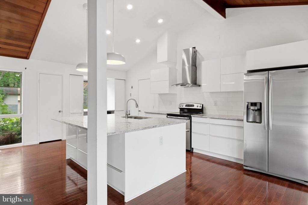 8811 Burbank Road - Photo 9