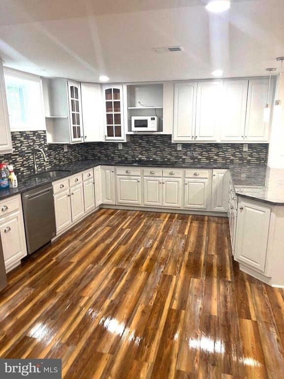 10504 Trowbridge Court - Photo 3