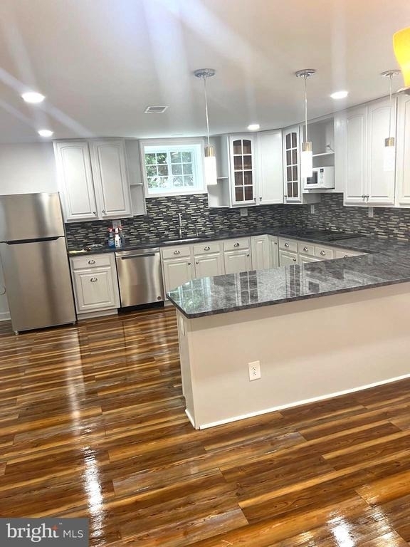 10504 Trowbridge Court - Photo 9