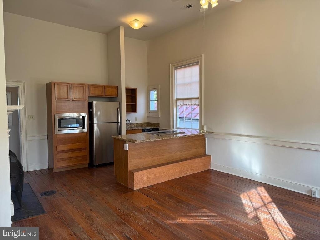 804 Princess Anne Street - Photo 3