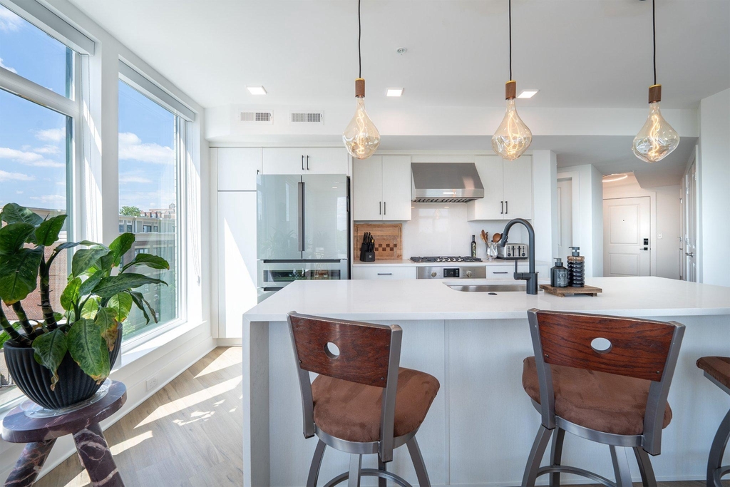 701 N Henry Street - Photo 5