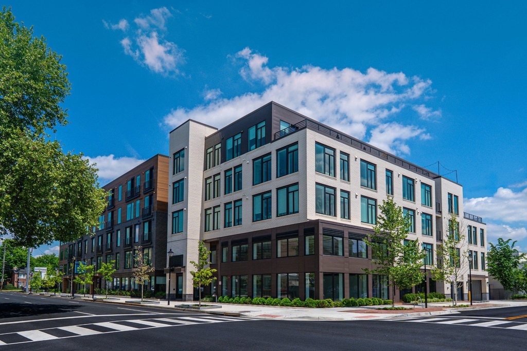 701 N Henry Street - Photo 0