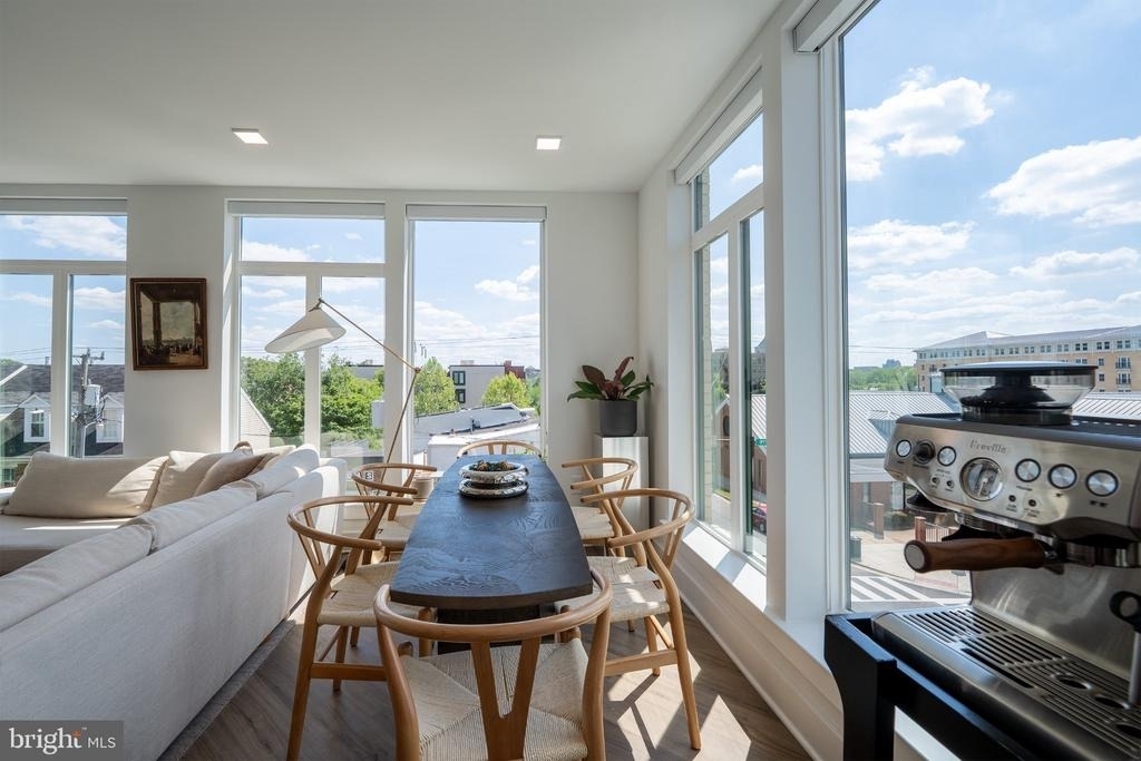 701 N Henry Street - Photo 9