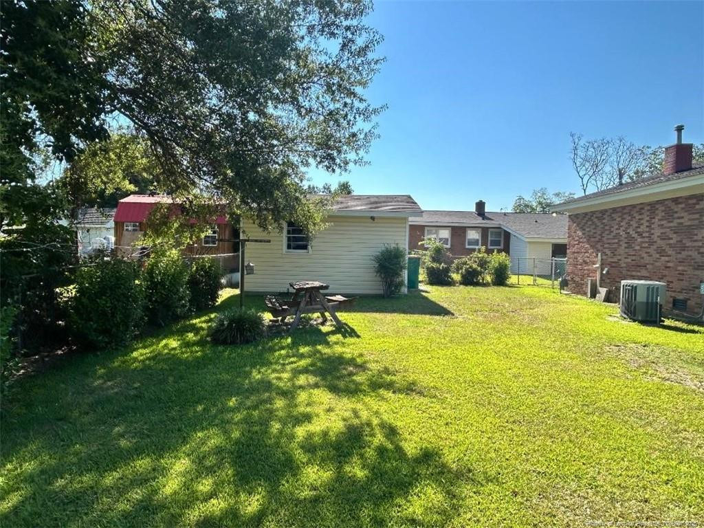 511 E 18 Street E - Photo 2