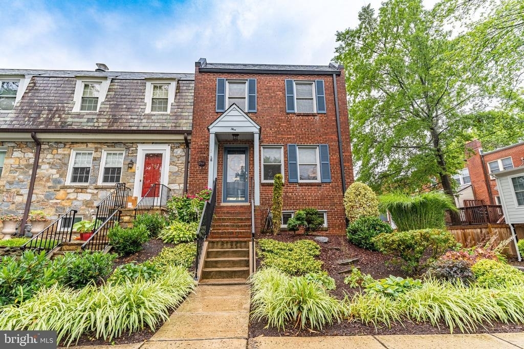 3 E Linden Street - Photo 0
