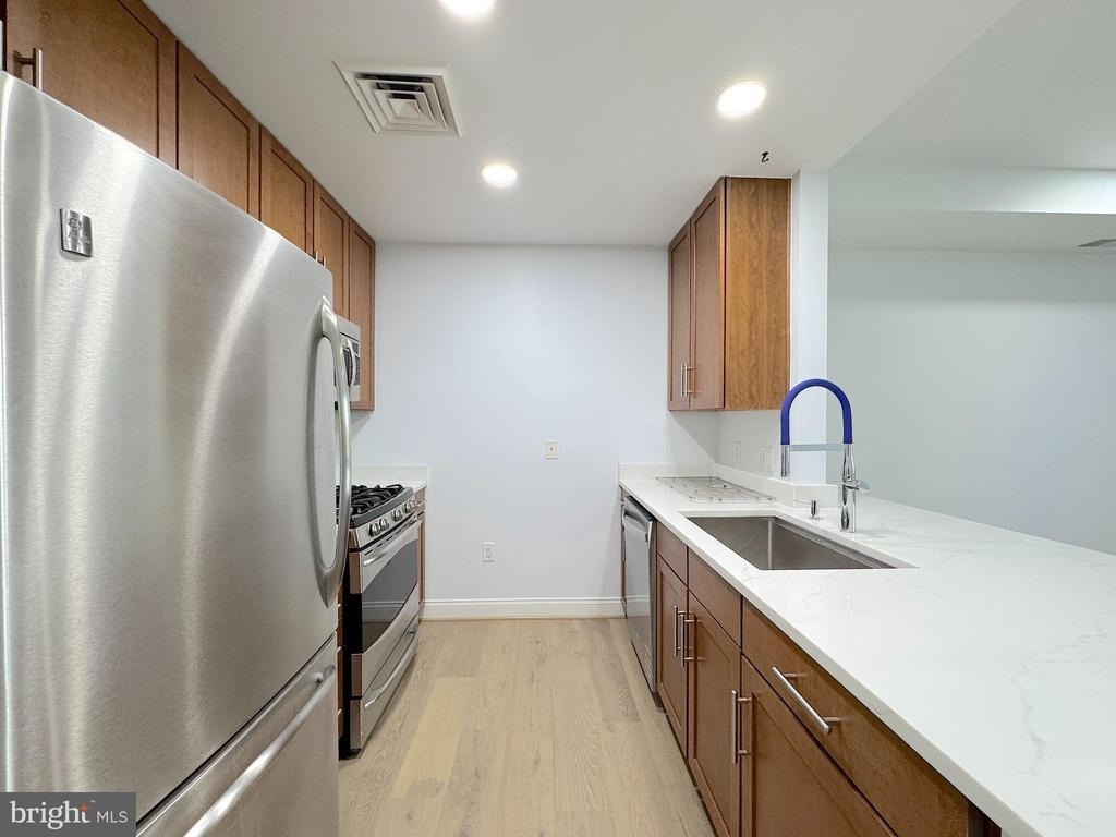 1111 Oronoco Street - Photo 11