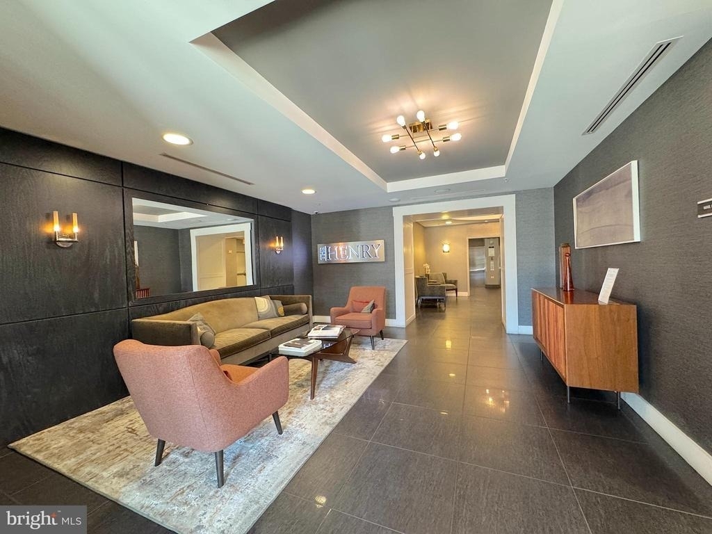 1111 Oronoco Street - Photo 3