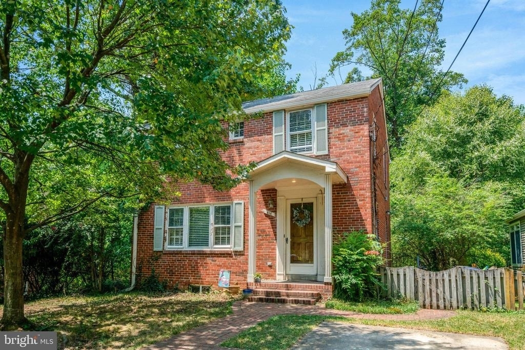 416 S Abingdon Street - Photo 1