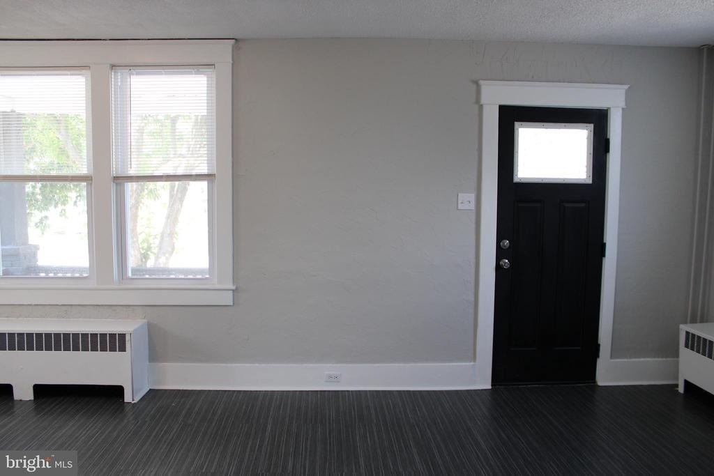 152 N Lombard Street - Photo 2