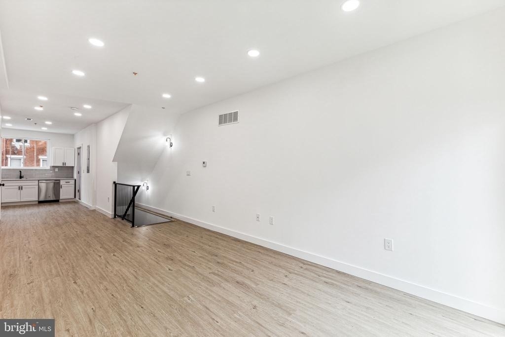 2224 N Howard Street - Photo 8