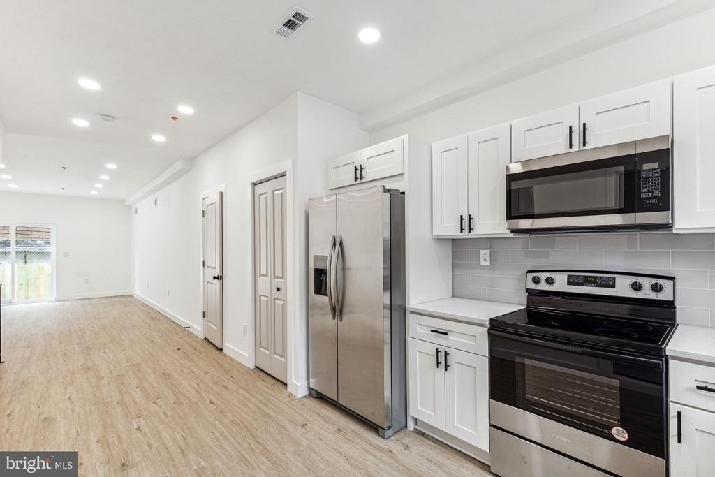 2224 N Howard Street - Photo 2