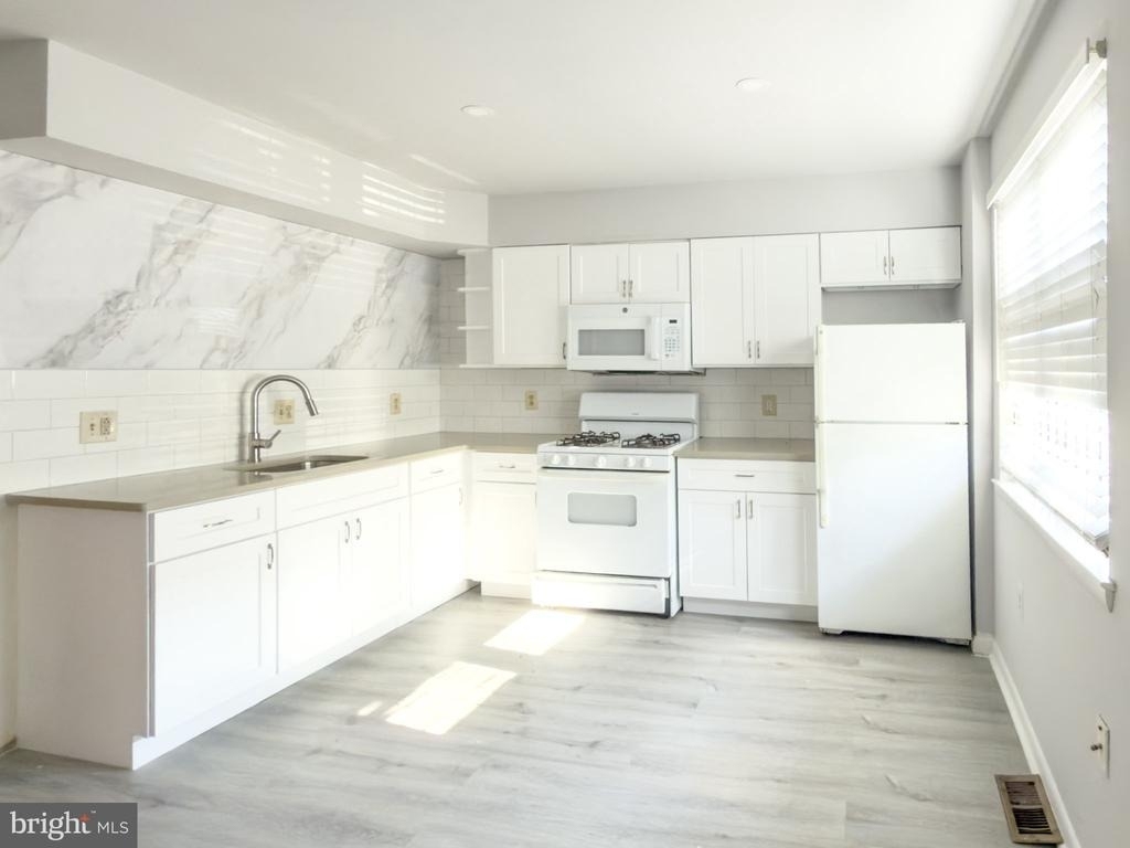1616 Diamond St - Photo 0