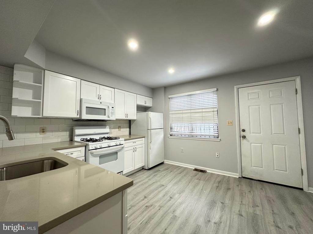 1616 Diamond St - Photo 3