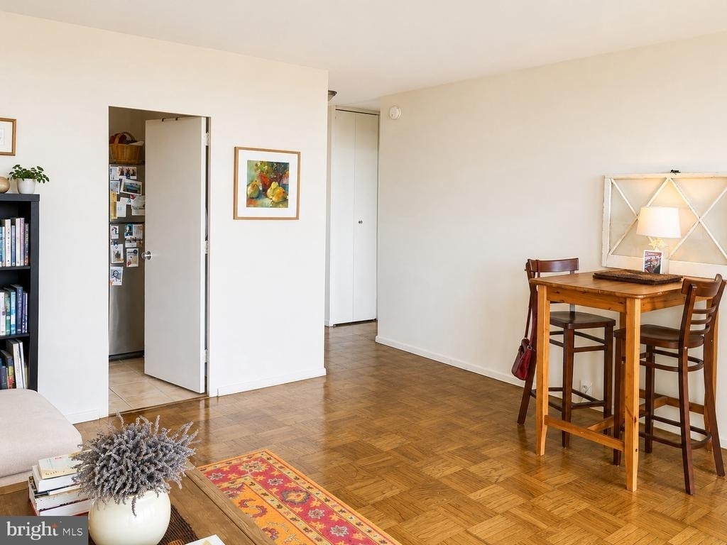 210 Locust Street - Photo 2