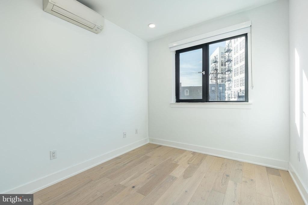 965 Frankford Avenue - Photo 4